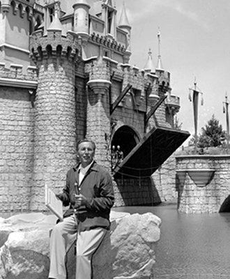 1955: دیزنی لند در کالیفرنیا افتتاح شد