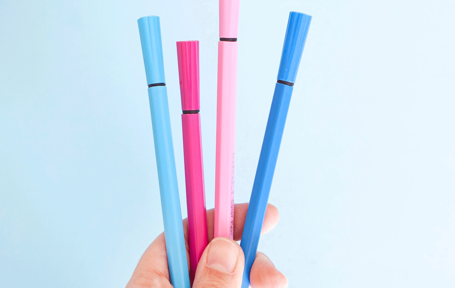 خودکارها دارای دو نوع جوهر هستند، جوهر بر پایه‌ی روغن و جوهر بر پایه‌ی آب