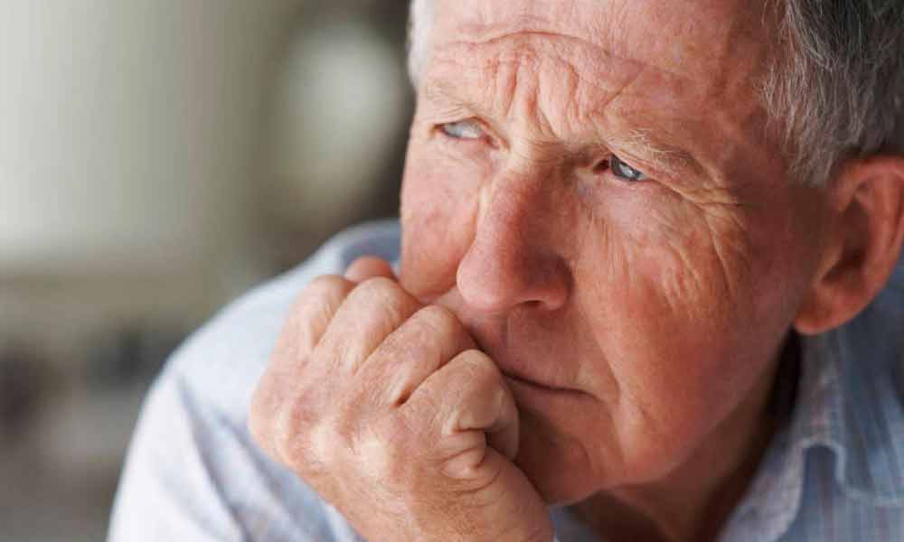پیر چشمی چیست؟ + بررسی پیر چشمی در سالمندان و راه های معالجه این معضل