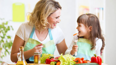 معرفی ۸ روش برای علاقه‌مند کردن کودکان به خوراک سالم
